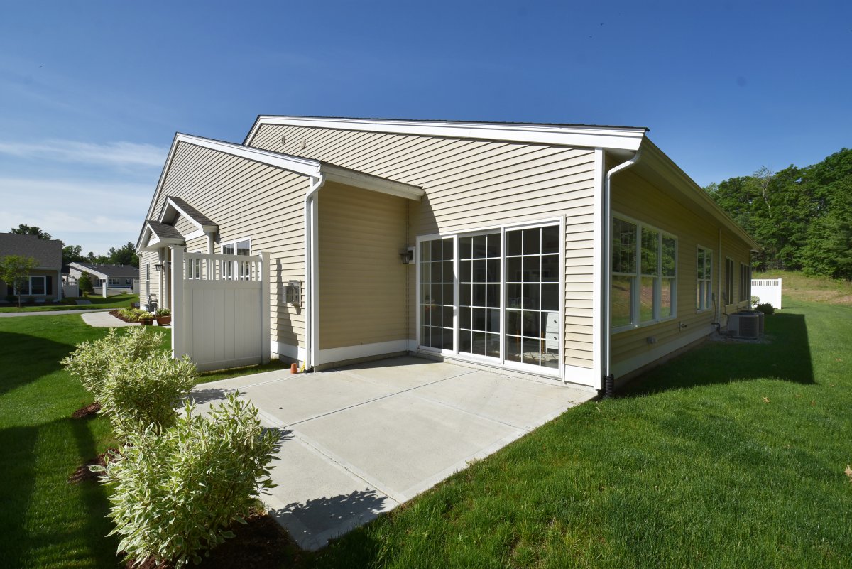 Virtual Tour of 73 Rogerson Crossing, Uxbridge, Massachusetts 01569