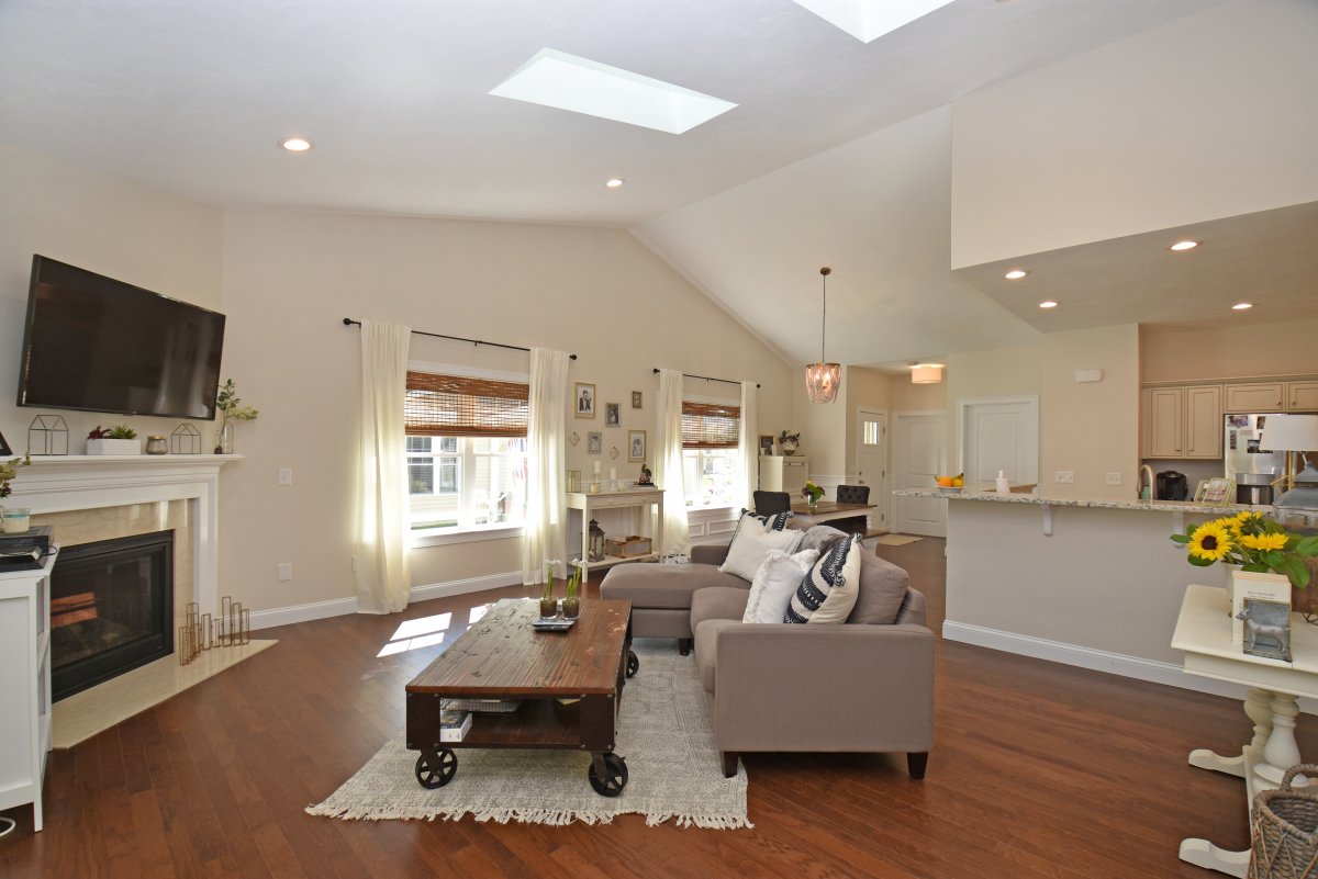 Virtual Tour of 73 Rogerson Crossing, Uxbridge, Massachusetts 01569