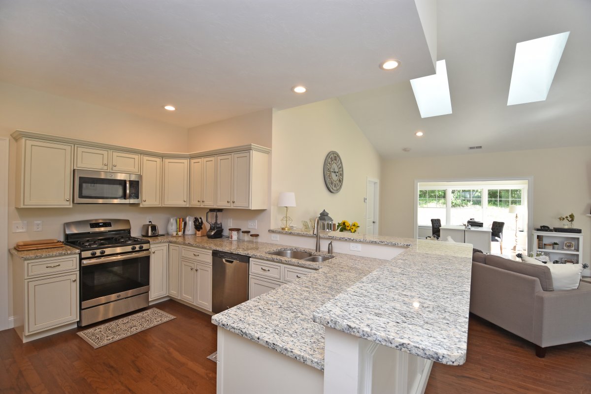 Virtual Tour of 73 Rogerson Crossing, Uxbridge, Massachusetts 01569