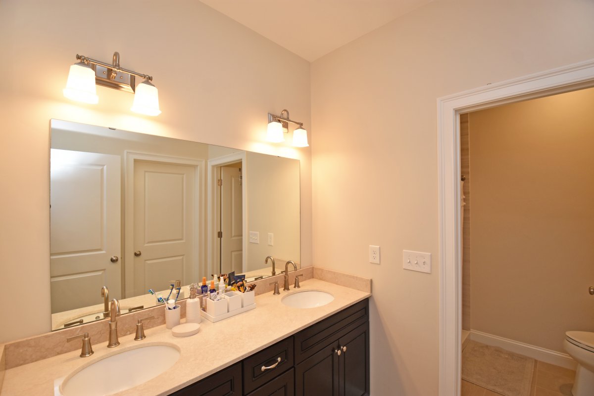 Virtual Tour of 73 Rogerson Crossing, Uxbridge, Massachusetts 01569