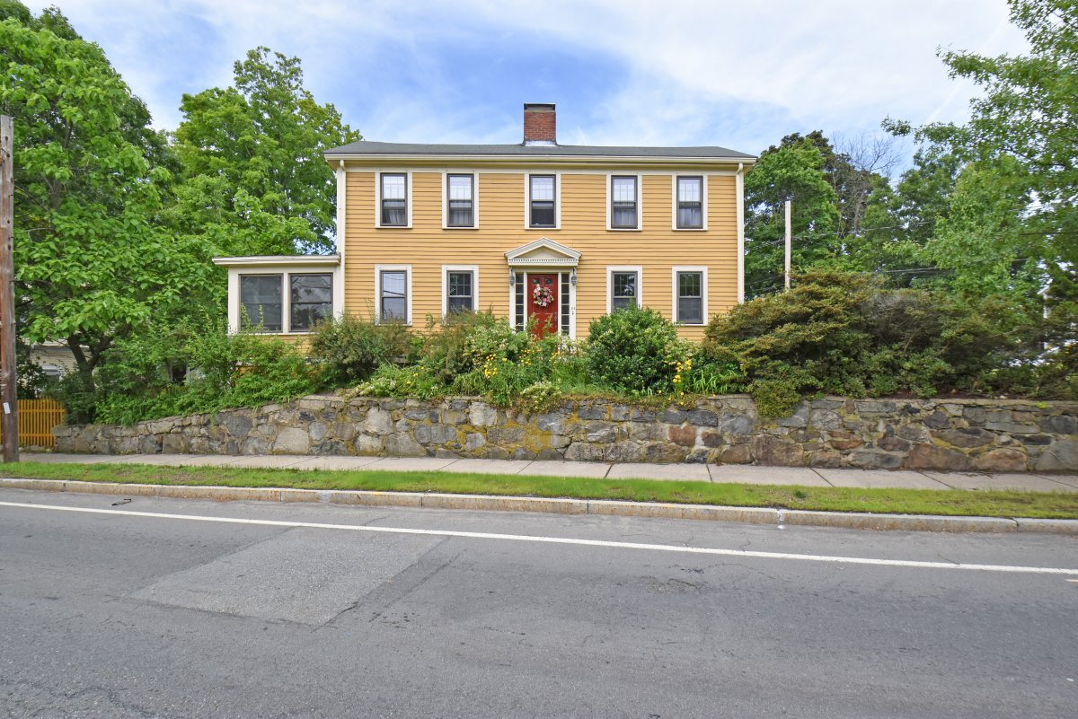 Virtual Tour of 55 Lowell Street, Reading, Massachusetts 01867 Single