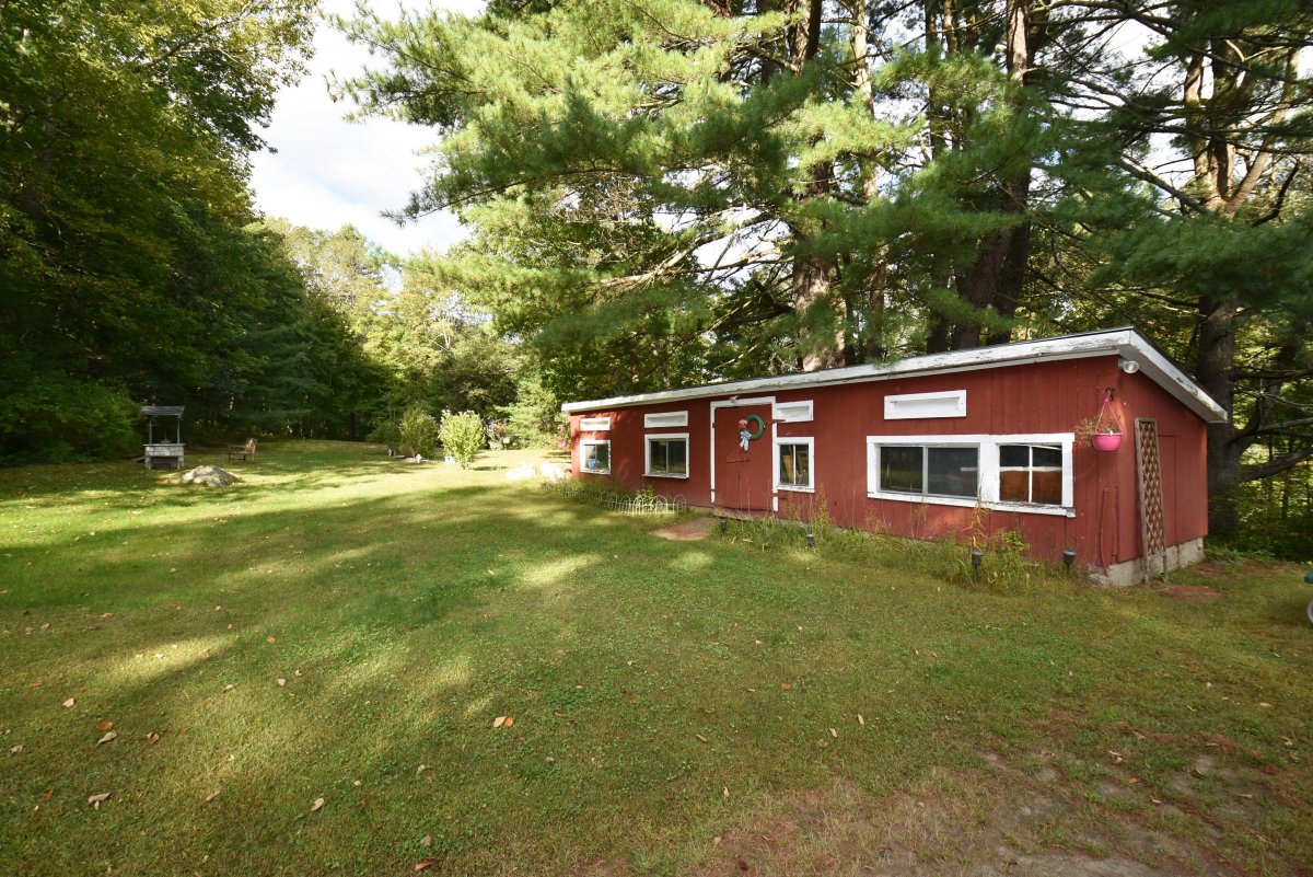 Virtual Tour of 2 Wallace Ct, North Oxford, Massachusetts 01537