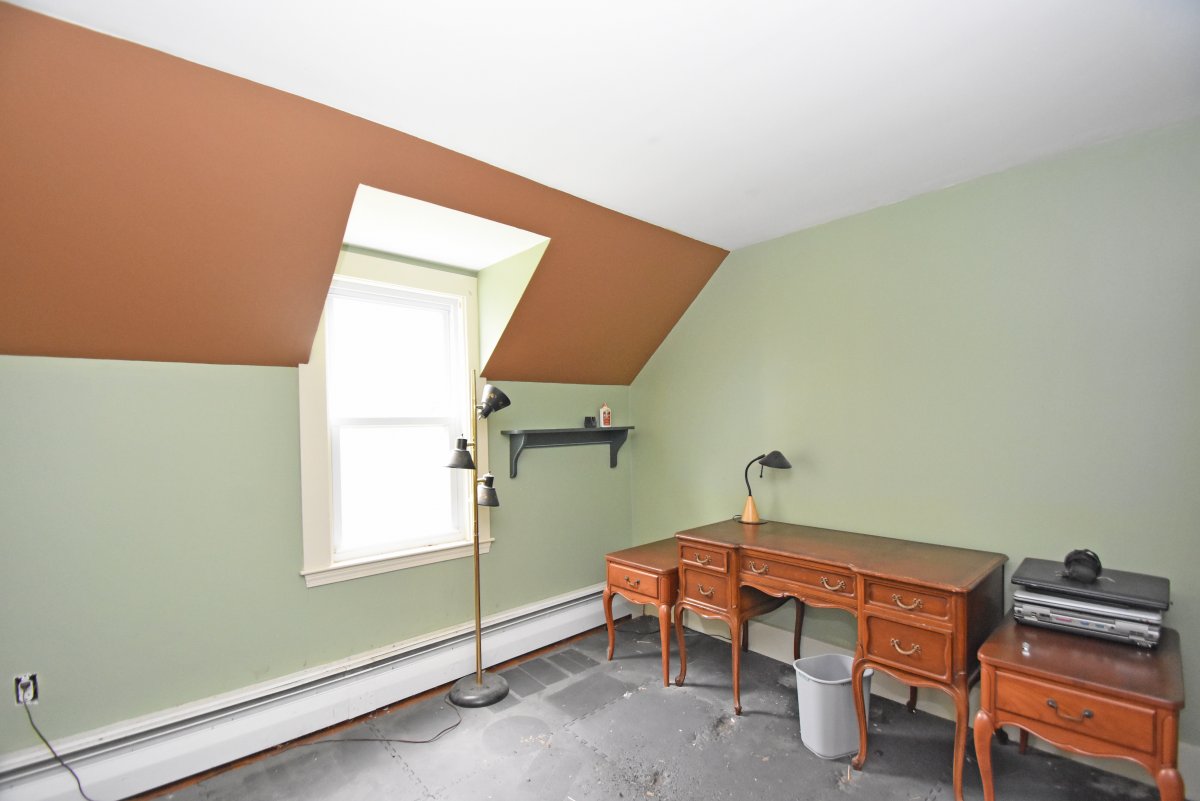 Virtual Tour of 136 Lincoln St, Hudson, Massachusetts 01749 Single Family Home TourVista
