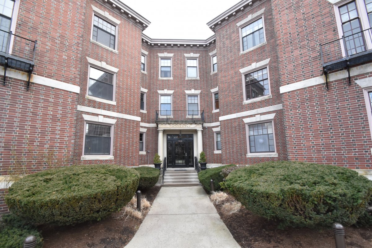 Virtual Tour of 169 Washington St, 4, Newton, Massachusetts 02458