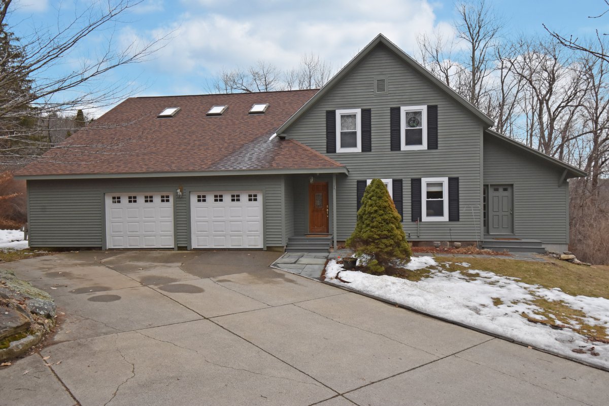 Virtual Tour of 172 Jewell Hill Rd, Ashburnham, Massachusetts 01430 Single Family Home TourVista