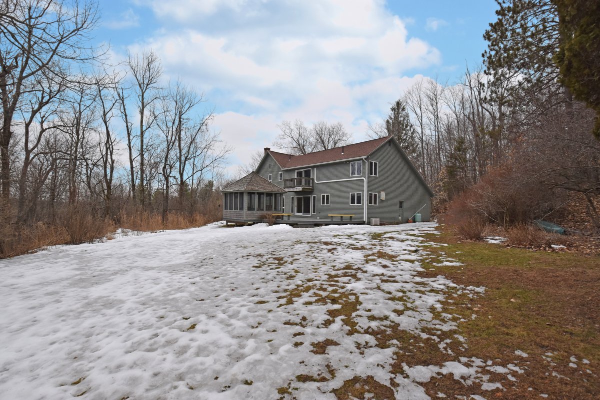 Virtual Tour of 172 Jewell Hill Rd, Ashburnham, Massachusetts 01430 Single Family Home TourVista