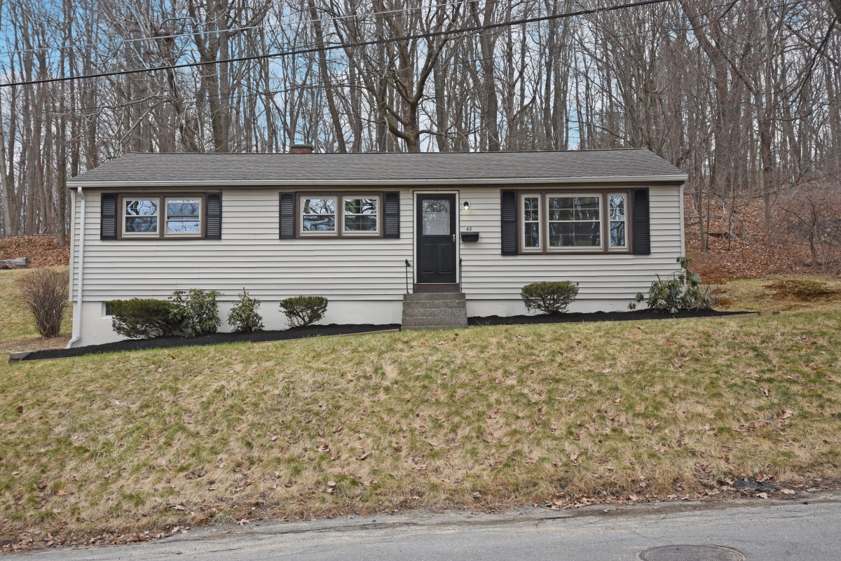 Virtual Tour of 42 Wendell Rd, Fitchburg, Massachusetts 01420 Single Family Home TourVista