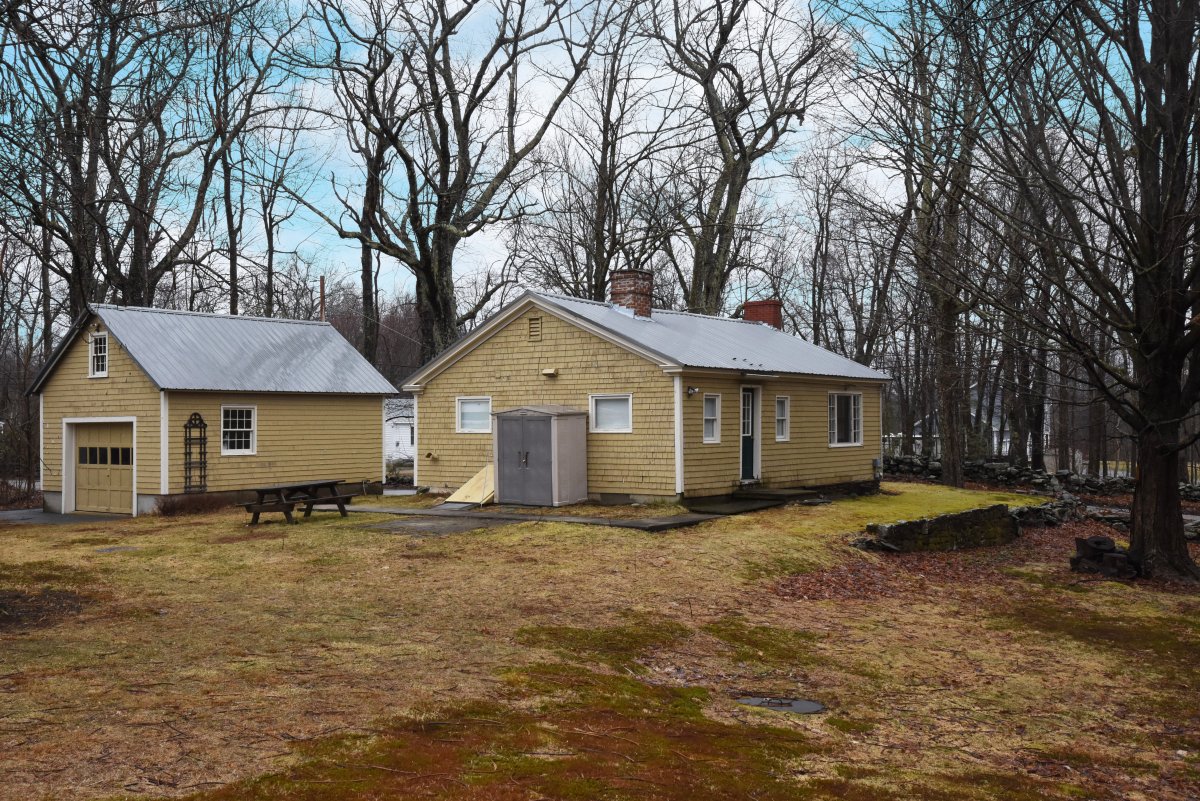 Virtual Tour of 256 Glenwood Rd, Rutland, Massachusetts 01543 Single