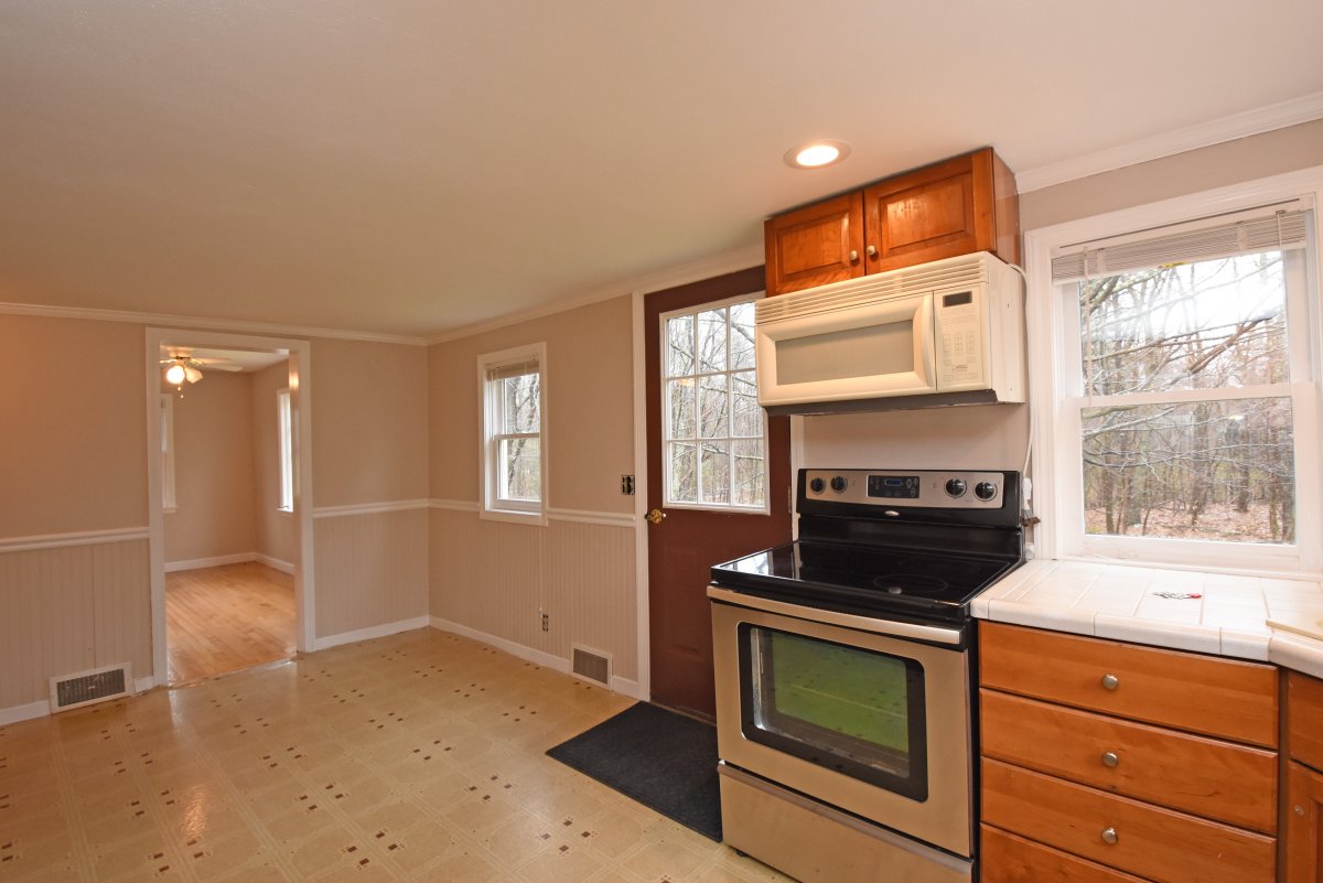 Virtual Tour of 256 Glenwood Rd, Rutland, Massachusetts 01543 Single