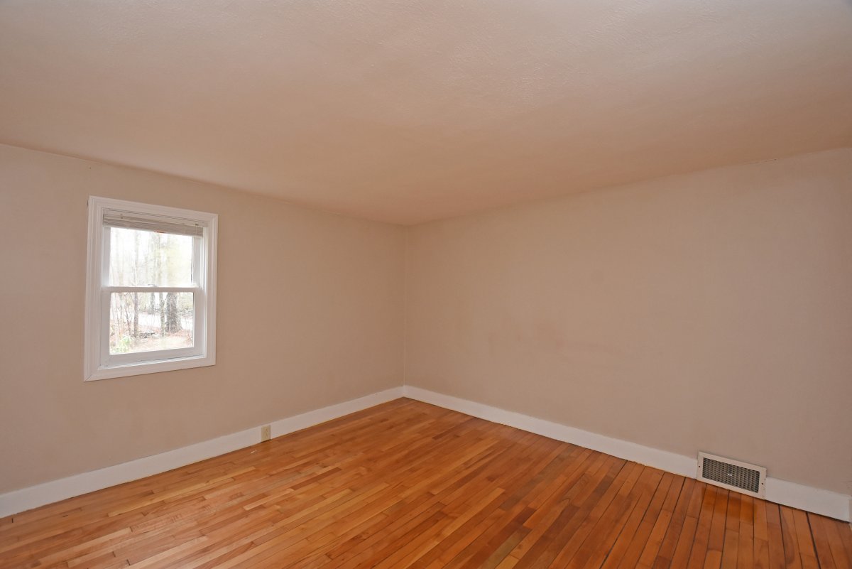 Virtual Tour of 256 Glenwood Rd, Rutland, Massachusetts 01543 Single