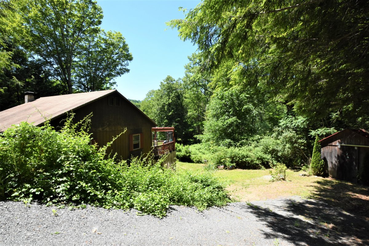 Virtual Tour of 7 Hog Hollow, Buckland, Massachusetts 01338 Single Family Home TourVista