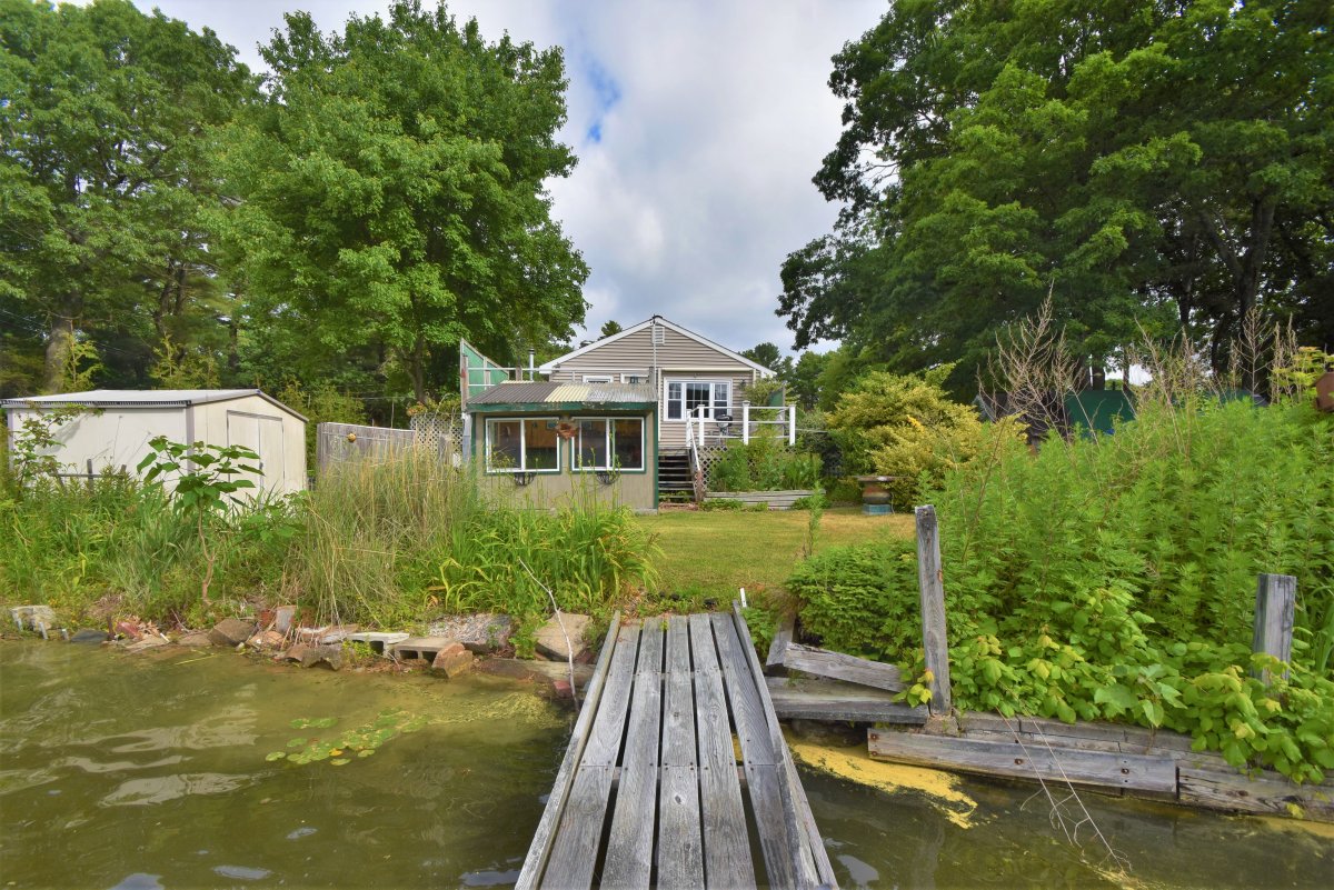 Virtual Tour of 37 Mirror Lake Ave, Norfolk, Massachusetts 02056