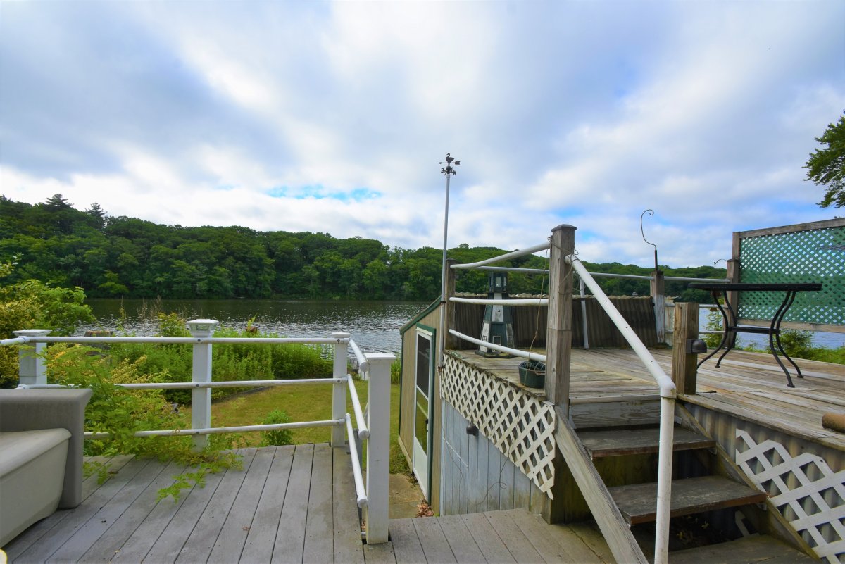 Virtual Tour of 37 Mirror Lake Ave, Norfolk, Massachusetts 02056