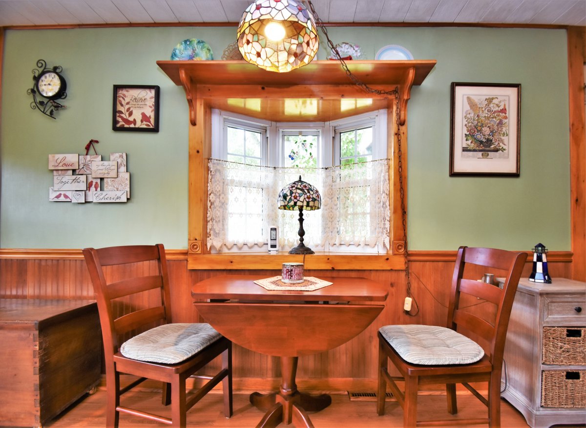 Virtual Tour of 37 Mirror Lake Ave, Norfolk, Massachusetts 02056