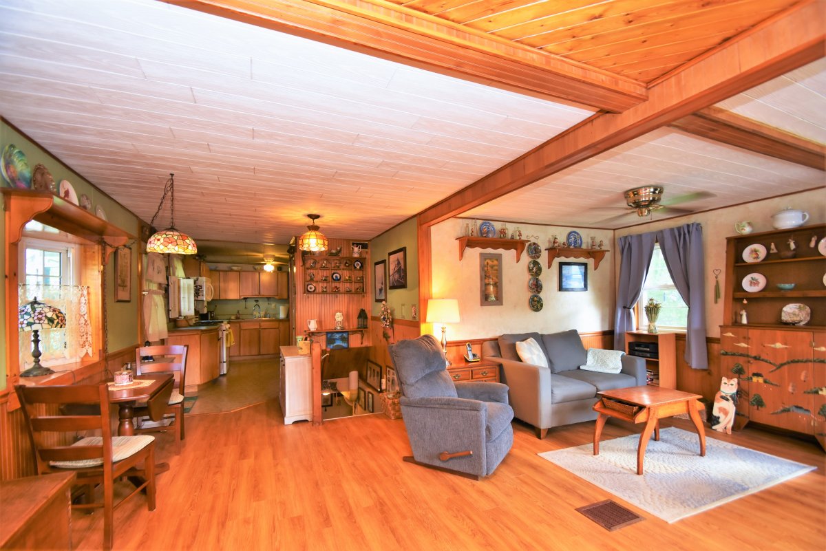 Virtual Tour of 37 Mirror Lake Ave, Norfolk, Massachusetts 02056