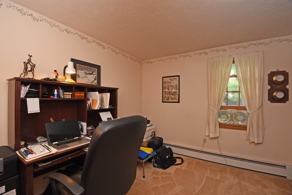 Virtual Tour of 31 Michael Ln, Whitinsville, Massachusetts 01588 Single Family Home TourVista