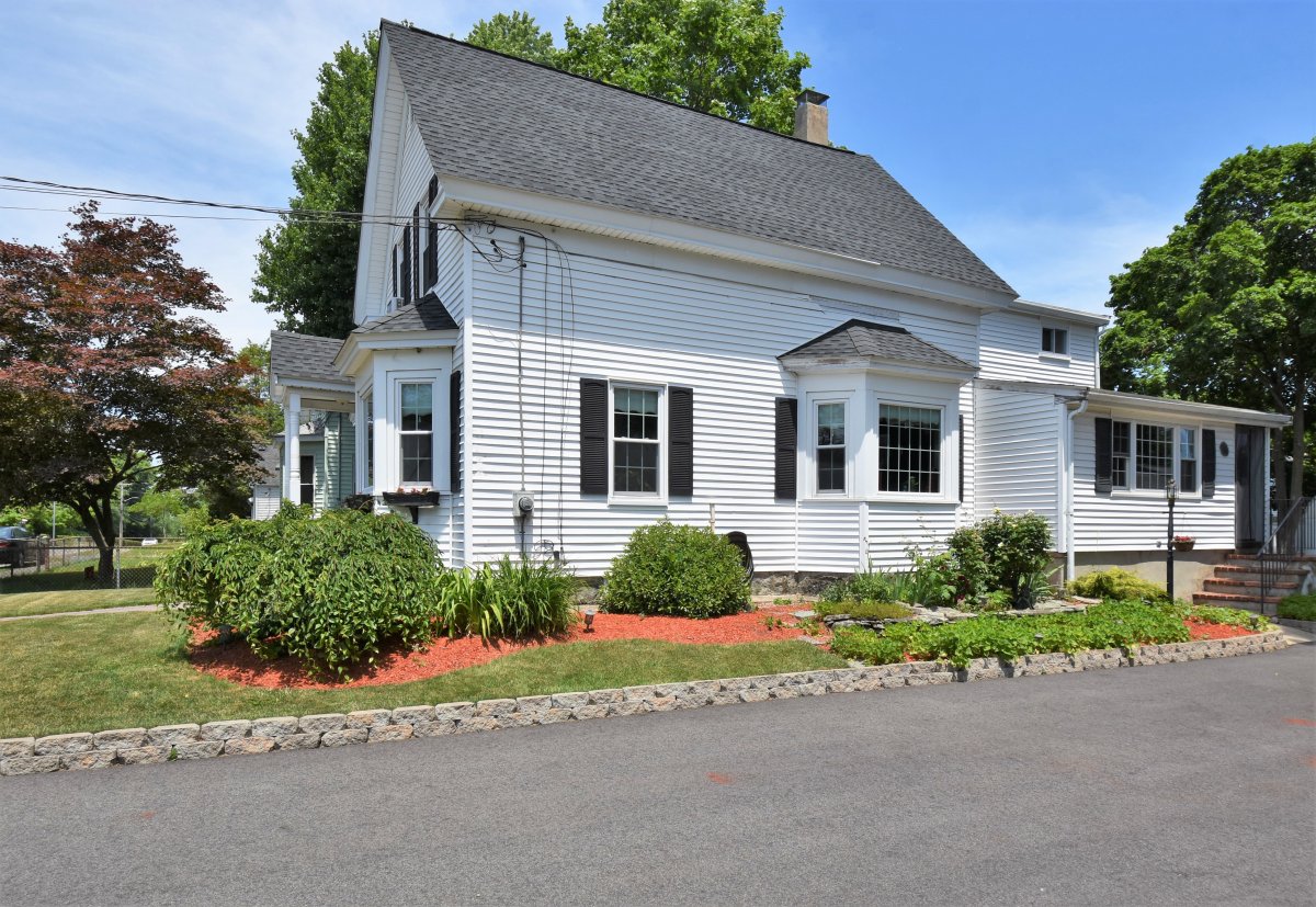 Virtual Tour of 320 Morton Street, Stoughton, Massachusetts 02072