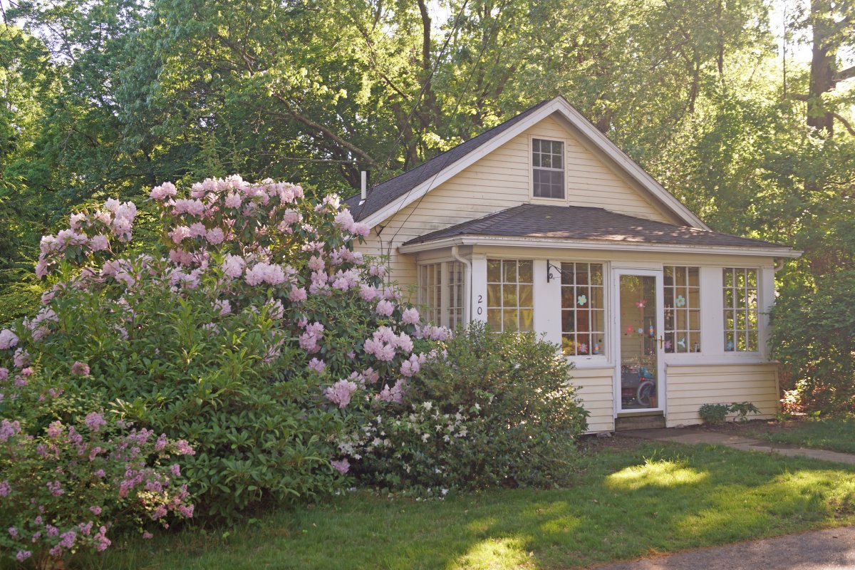 Virtual Tour of 206 W Plain Street, Wayland, Massachusetts 01778 Single Family Home TourVista