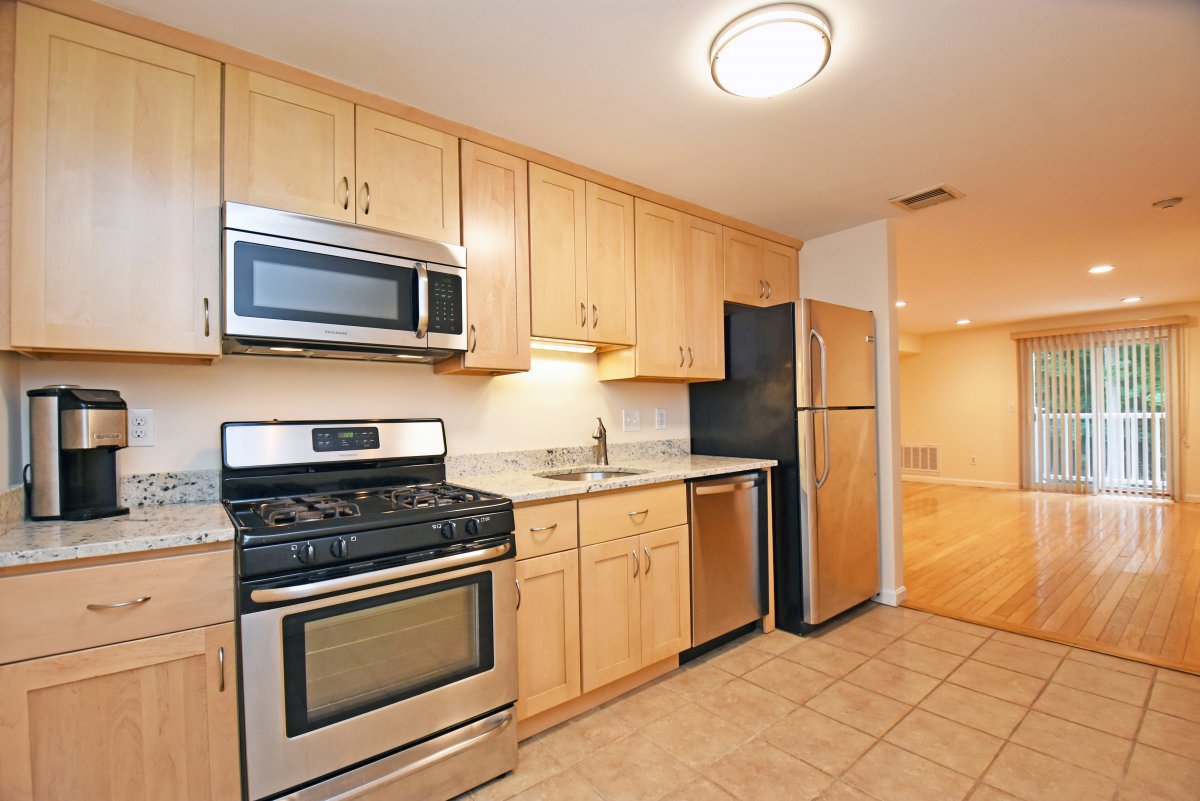 Virtual Tour of 100 Cass Avenue Unit B13, Dracut, Massachusetts 01826