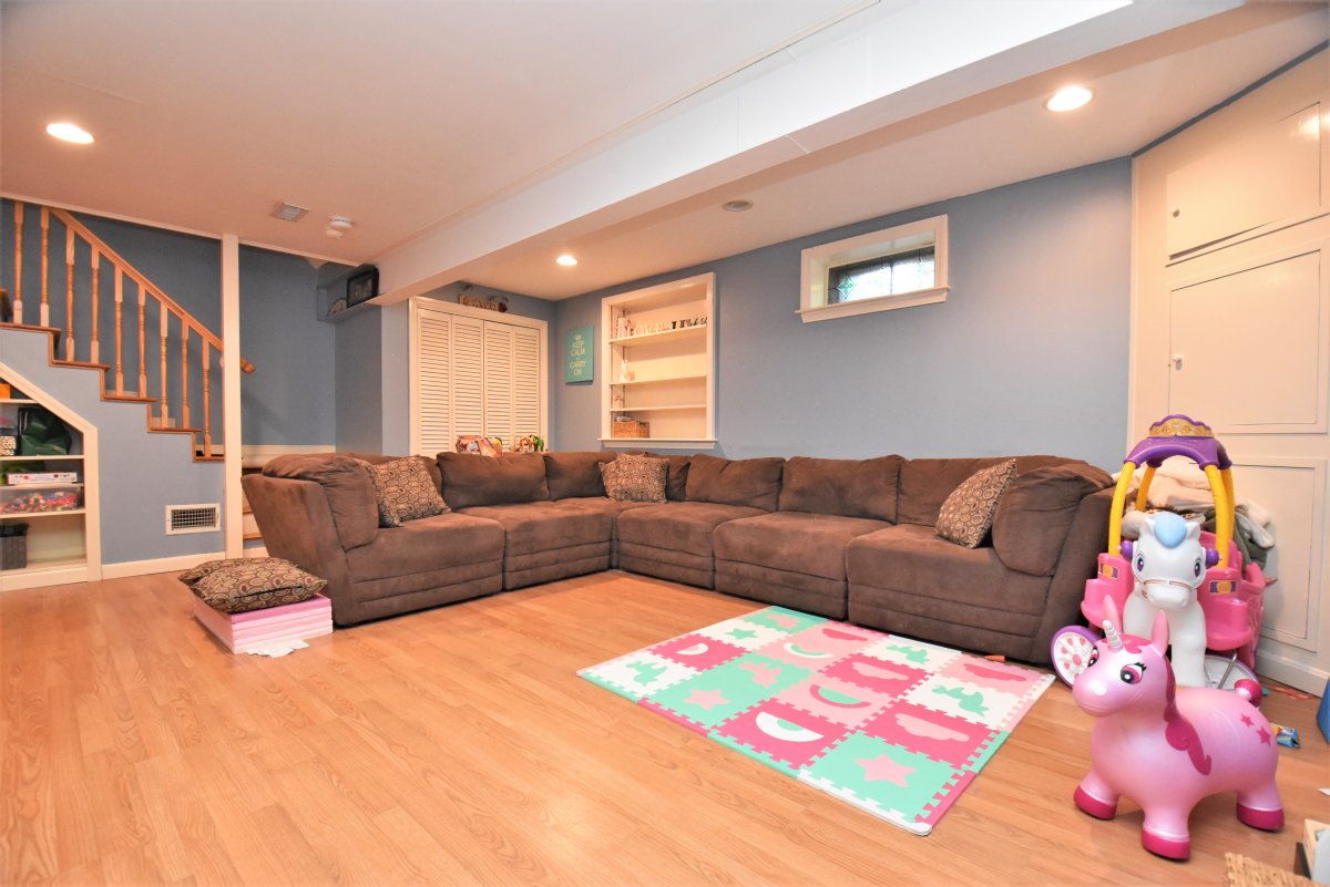 Virtual Tour of 399 Pond St, U E17, Braintree, Massachusetts 02184 Condo TourVista