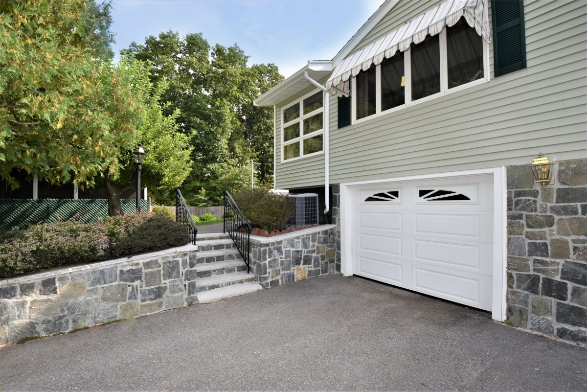Virtual Tour of 109 Flower Lane, Dracut, Massachusetts 01826 Single