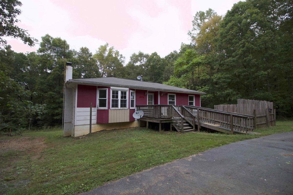 Virtual Tour of 495 Lake Rd, Troy, Virginia 22974 Single Family Home TourVista