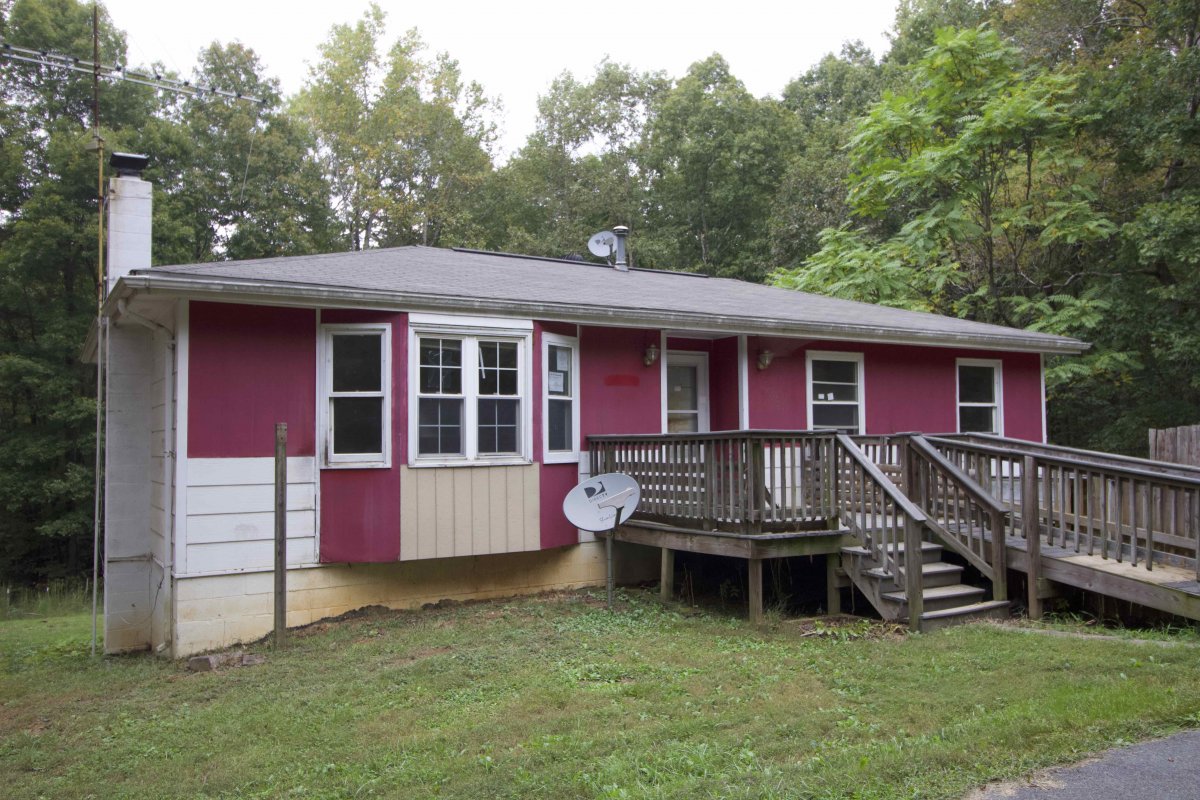 Virtual Tour of 495 Lake Rd, Troy, Virginia 22974 Single Family Home TourVista