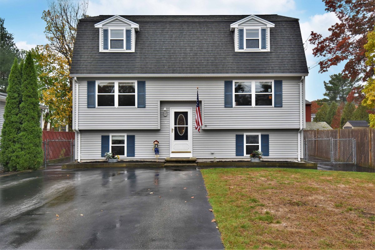 Virtual Tour of 36 Oakwood Avenue, Billerica, Massachusetts 01821