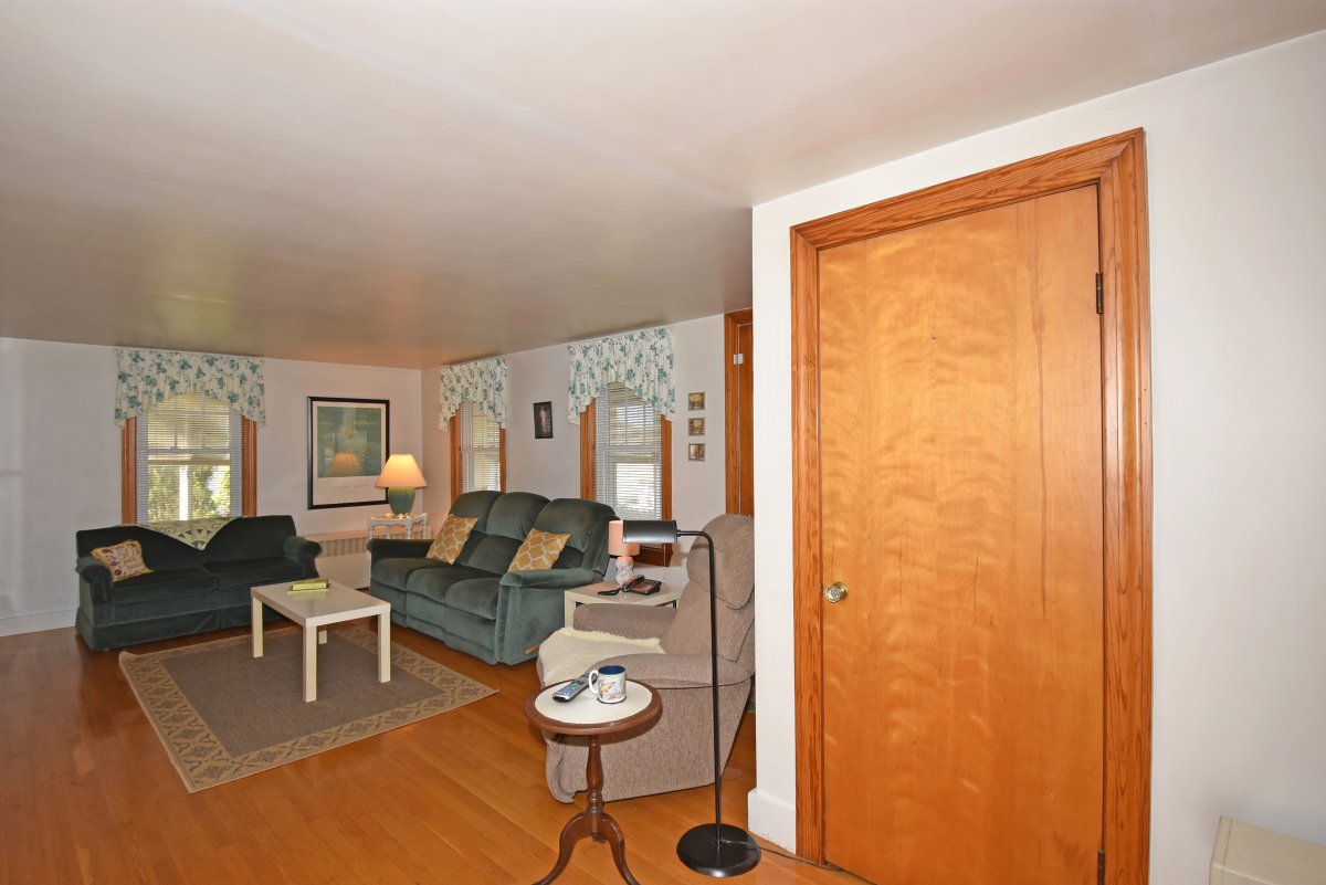 Virtual Tour of 62 E Main Street, ster, Massachusetts 01570 Single Family Home TourVista