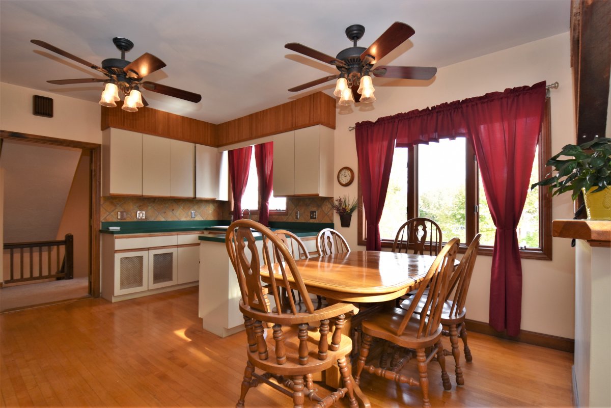 Virtual Tour of 48 Andover Road, Billerica, Massachusetts 01821 Single Family Home TourVista
