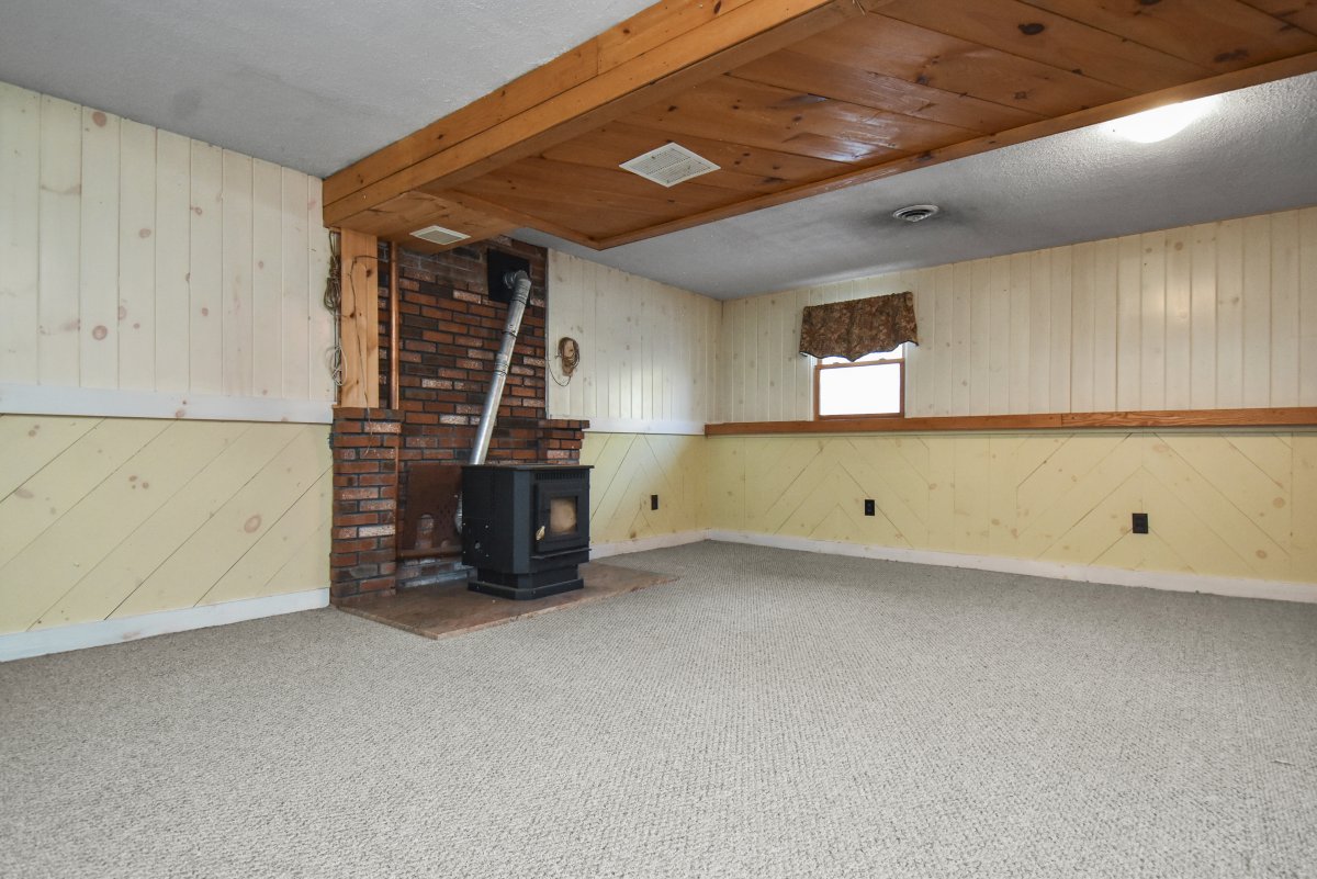 Virtual Tour of 100 Warren Rd, Townsend, Massachusetts 01469 Single Family Home TourVista