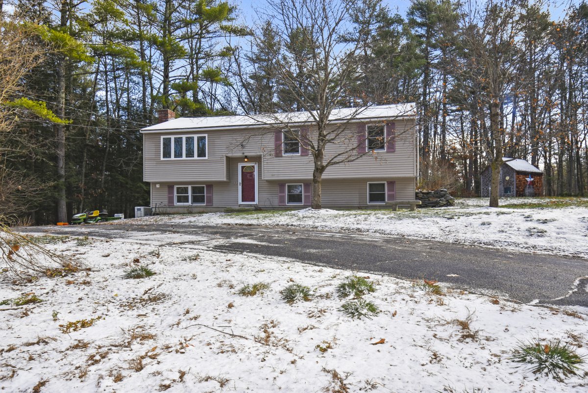 Virtual Tour of 100 Warren Rd, Townsend, Massachusetts 01469 Single Family Home TourVista