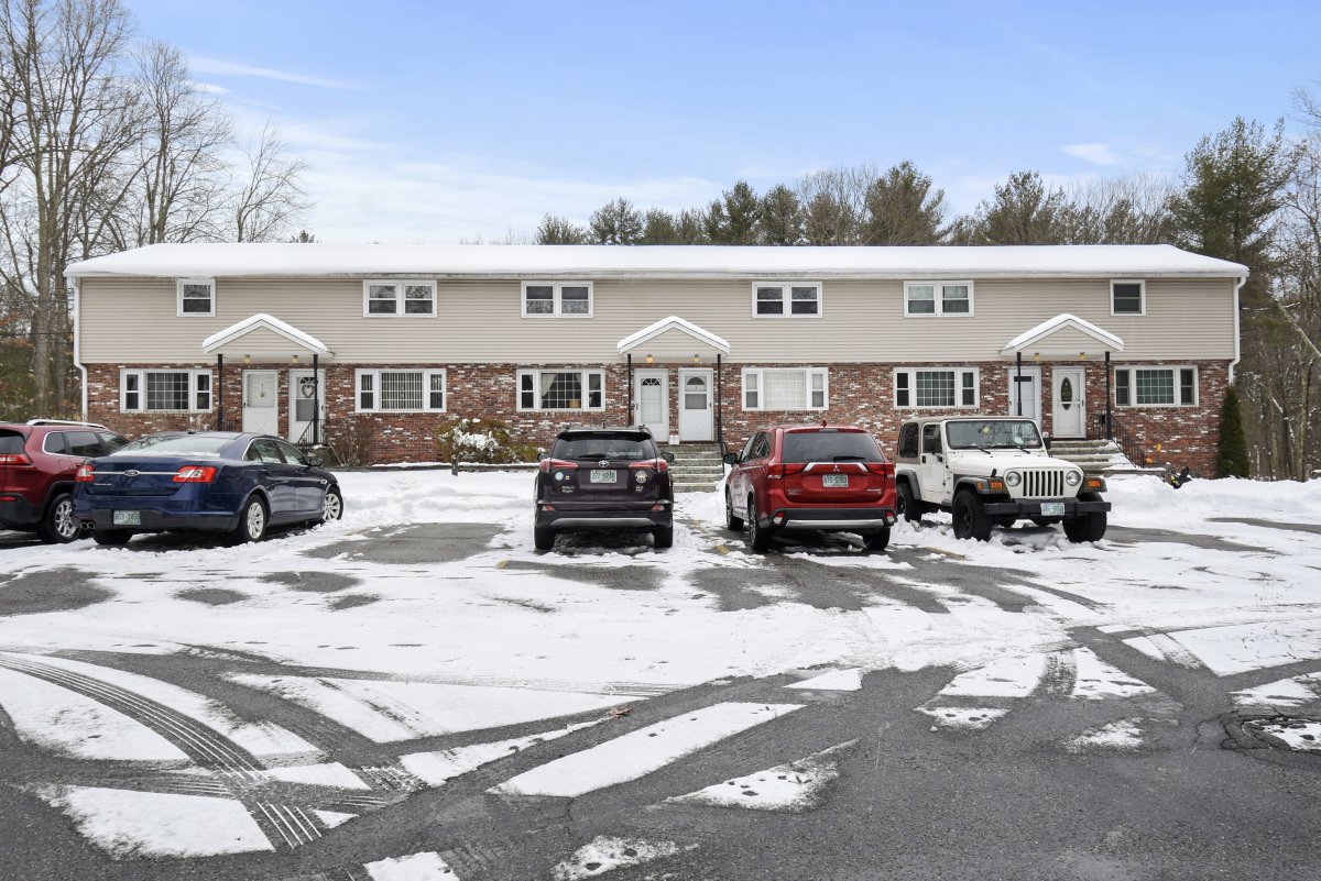 Virtual Tour of 137 Brookdale Road Unit 4, Salem, New Hampshire 03079