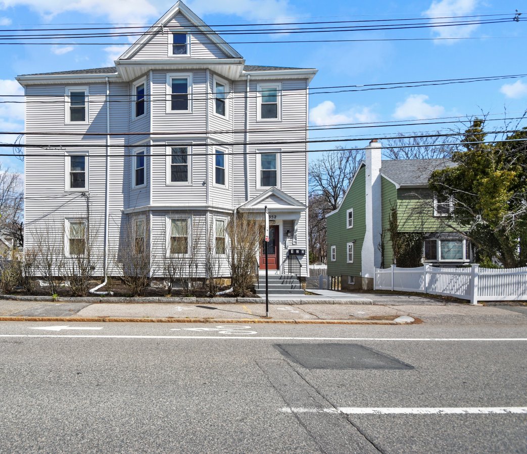 Virtual Tour of 352 Clyde Street, Unit 2, Chestnut Hill, Massachusetts