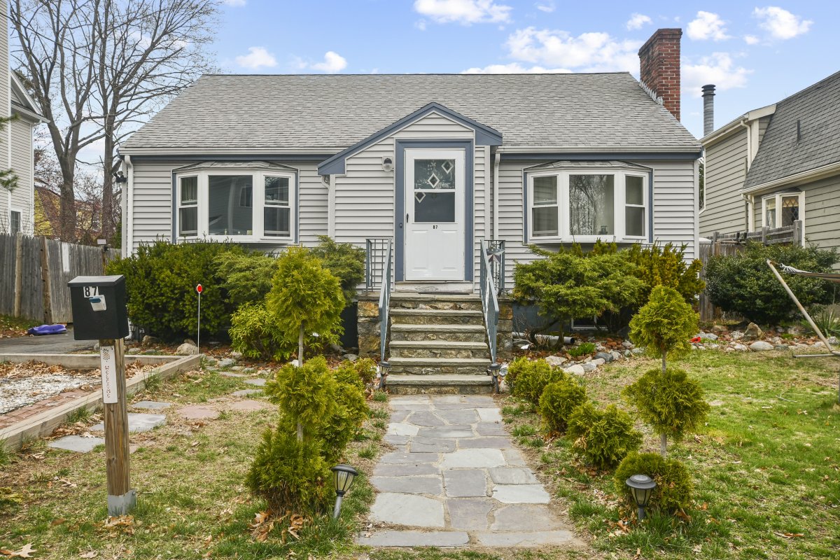 Virtual Tour of 87 Charlemont Street, Newton Highlands, Massachusetts 02461 Single Family Home