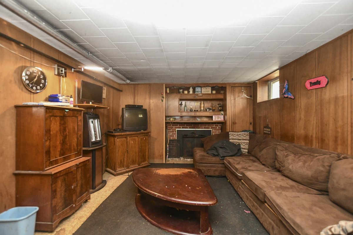 Virtual Tour of 87 Charlemont Street, Newton Highlands, Massachusetts