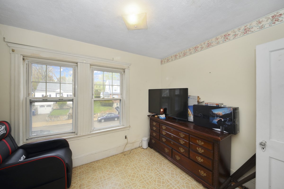 Virtual Tour of 24 Farrar Avenue, Hyde Park, Massachusetts 02136