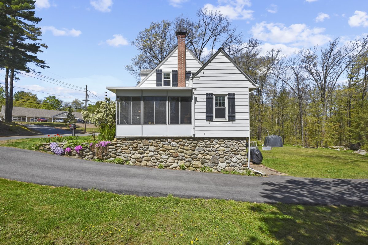 Virtual Tour of 755 Rindge Road, Fitchburg, Massachusetts 01420