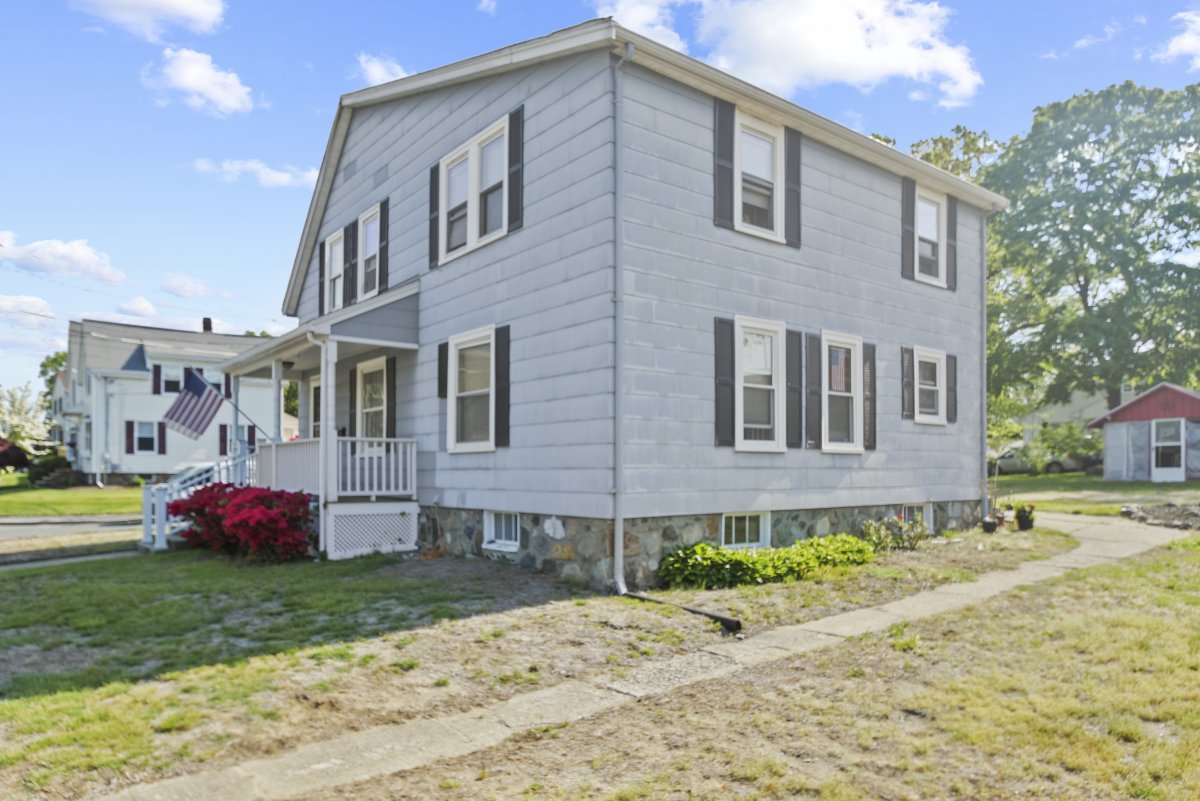 Virtual Tour of 64 Preston Street, Wakefield, Massachusetts 01880 Single Family Home TourVista