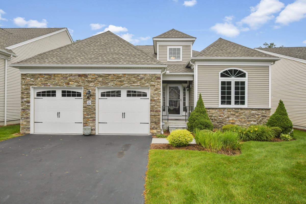 Virtual Tour of 22 Sherwood Drive, Methuen, Massachusetts 01844 Condo