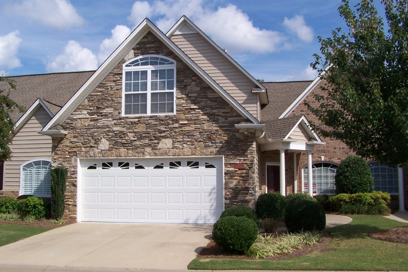 Virtual Tour of 12 Pelham Springs, Greenville, South Carolina 29615 Townhome TourVista