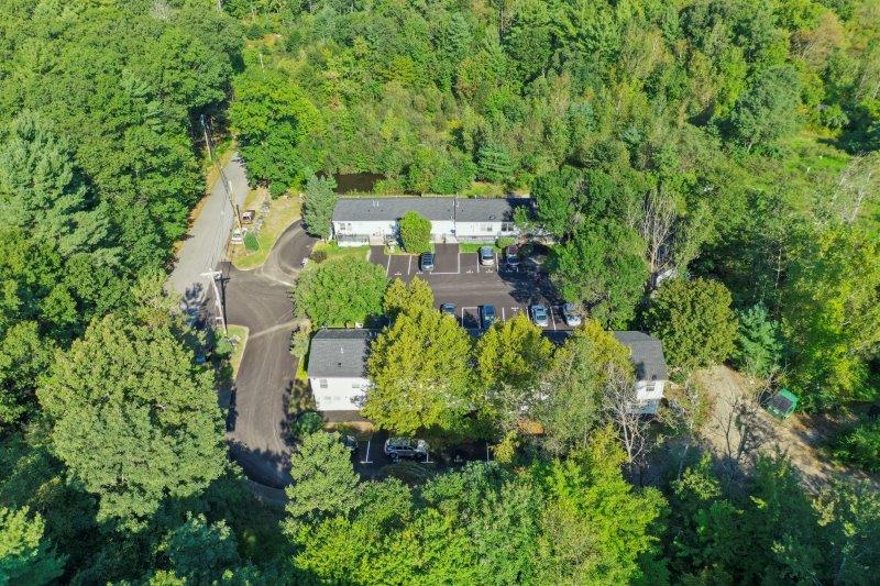 Virtual Tour of 1 & 2 Kirlin Place, Pelham, New Hampshire 03076