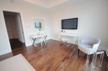 Grand Suite Foyer Entrance With Soaring 10ft Ceiling Private