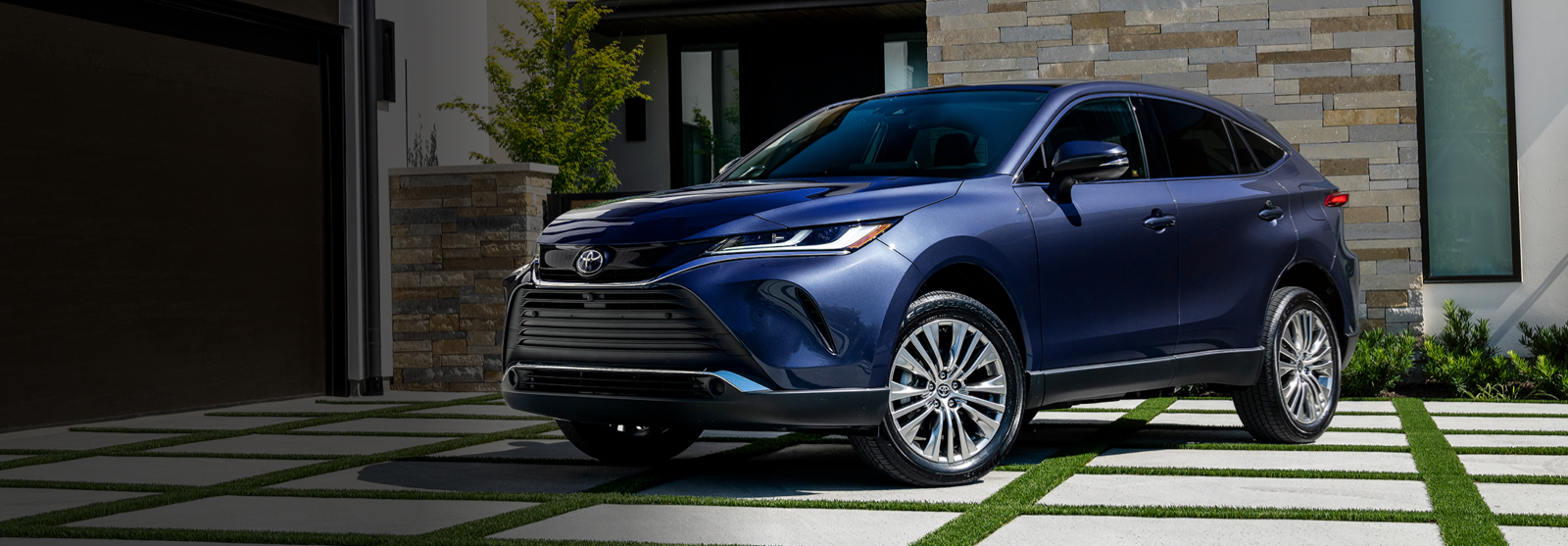 2024 Toyota Venza: Hybrid Crossover | Toyota Canada