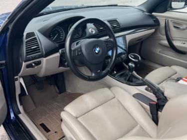 BMW 1 Series WBAUL7C59CVE87568 снимка