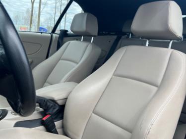 BMW 1 Series WBAUL7C59CVE87568 снимка