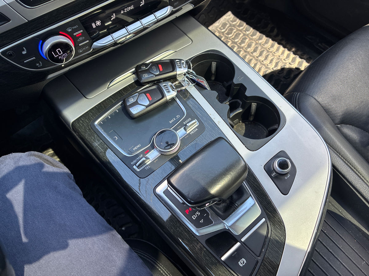 Audi Q7 снимка Audi Q7
