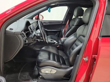Porsche Macan WP1AG2A55HLB51401 photo