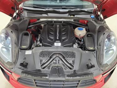 Porsche Macan WP1AG2A55HLB51401 photo