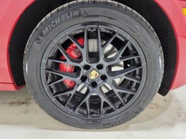 Porsche Macan WP1AG2A55HLB51401 photo